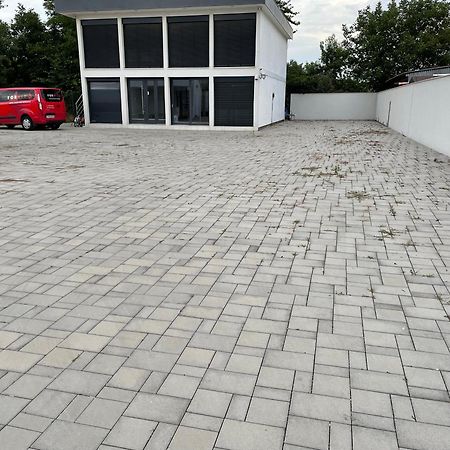 Moderny Novy Byt S Bezplatnym Parkovanim V Objekte, Self-Checking Bratislava Bagian luar foto